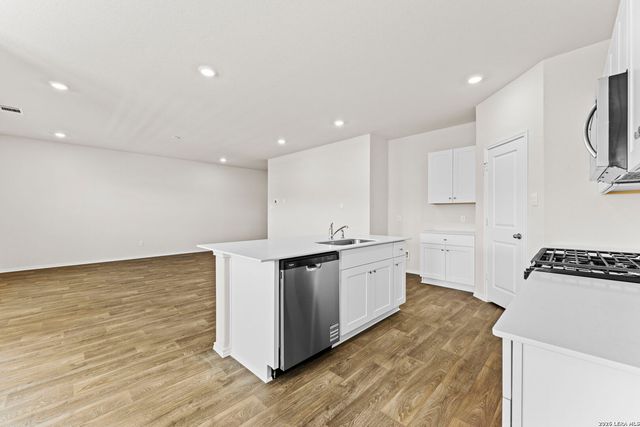 221 Scott Square, San Antonio, TX 78245