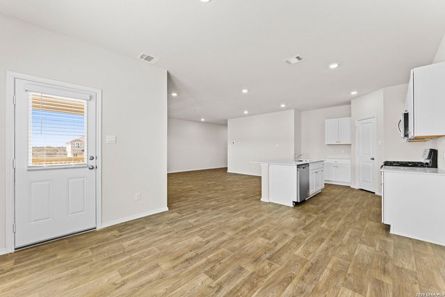 221 Scott Square, San Antonio, TX 78245