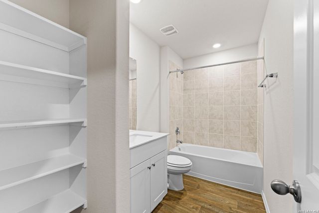 221 Scott Square, San Antonio, TX 78245