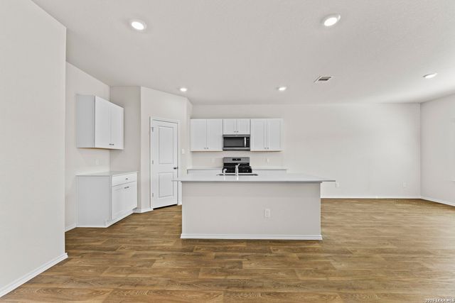 221 Scott Square, San Antonio, TX 78245