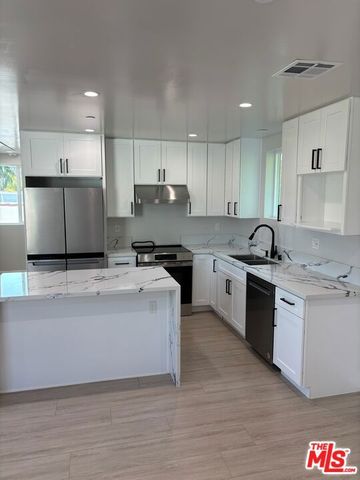6503 Lindenhurst Avenue, Los Angeles, CA 90048