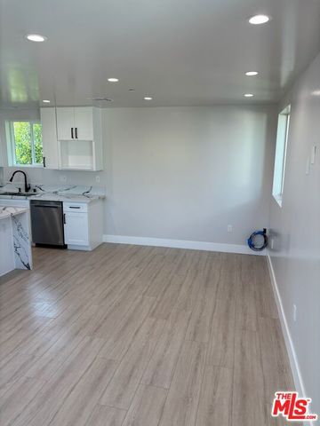 6503 Lindenhurst Avenue, Los Angeles, CA 90048