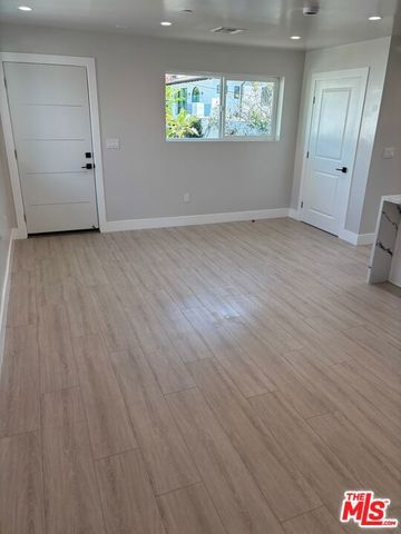 6503 Lindenhurst Avenue, Los Angeles, CA 90048