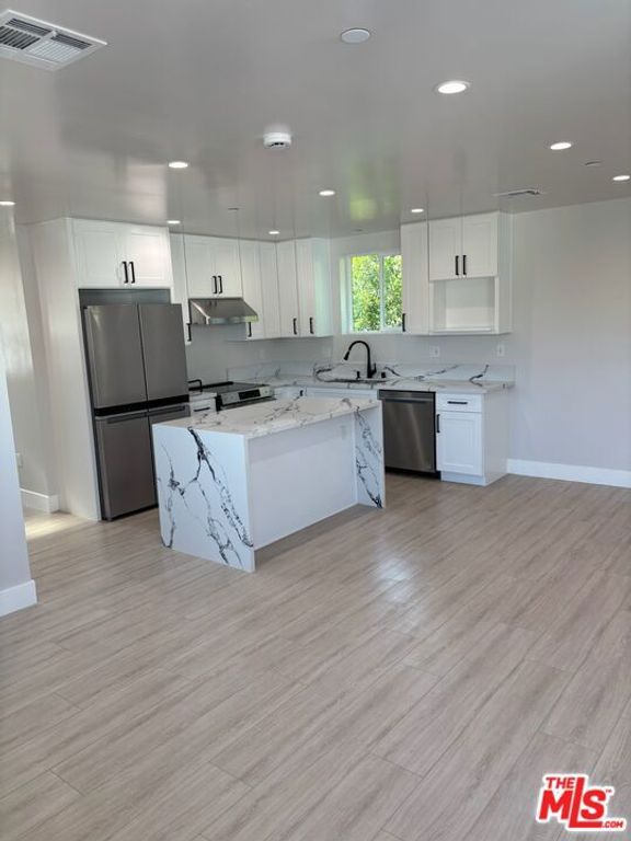 6503 Lindenhurst Avenue, Los Angeles, CA 90048