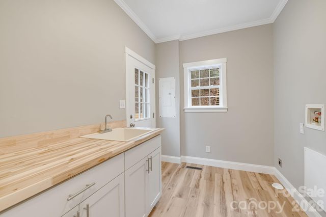 402 Sweetbriar Road N, Lake Lure, NC 28746