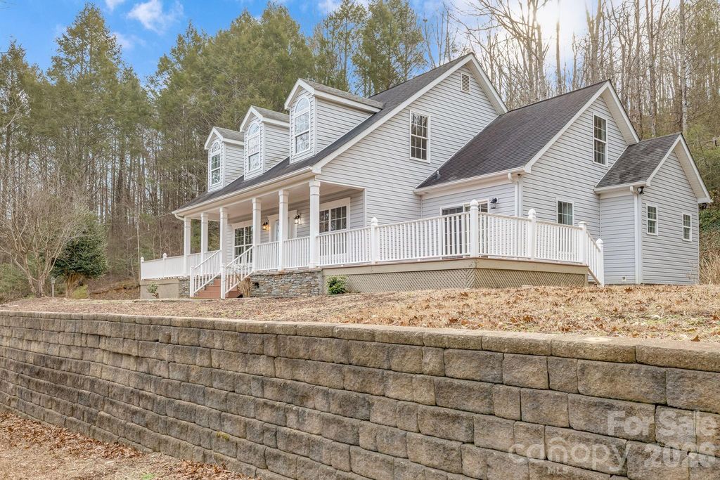 402 Sweetbriar Road N, Lake Lure, NC 28746