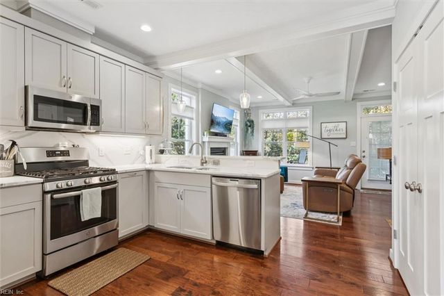 32 Village Park LN, Poquoson, VA 23662