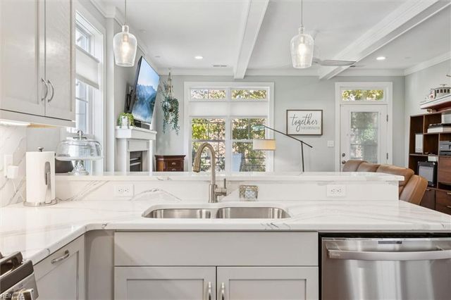 32 Village Park LN, Poquoson, VA 23662