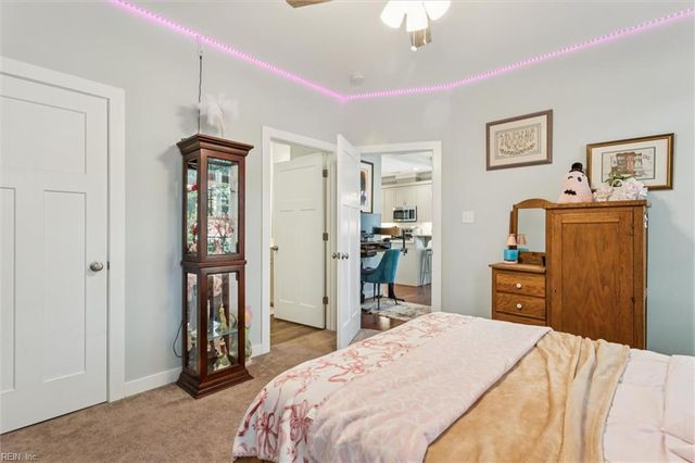 32 Village Park LN, Poquoson, VA 23662