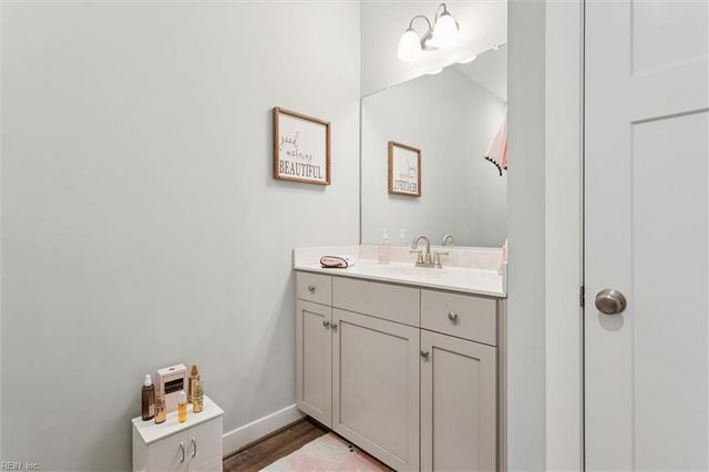 32 Village Park LN, Poquoson, VA 23662