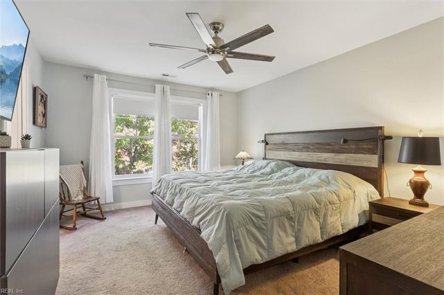 32 Village Park LN, Poquoson, VA 23662