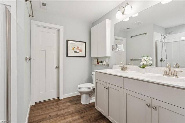 32 Village Park LN, Poquoson, VA 23662