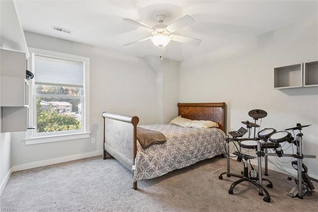 32 Village Park LN, Poquoson, VA 23662