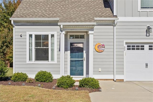 32 Village Park LN, Poquoson, VA 23662