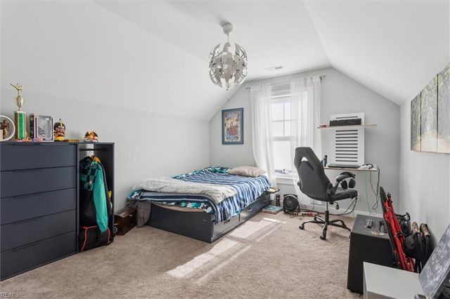 32 Village Park LN, Poquoson, VA 23662