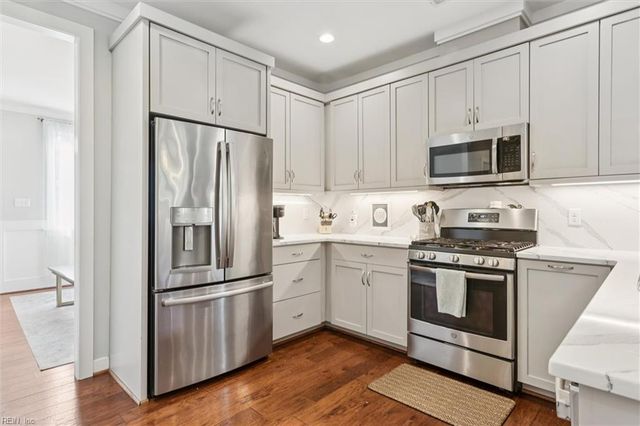 32 Village Park LN, Poquoson, VA 23662