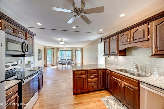313 Finch Ct, Elizabethtown, KY 42701