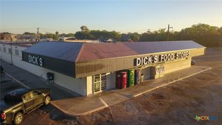 1302 E Crestwood Drive, Victoria, TX 77901