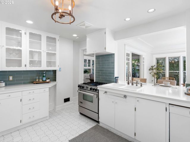 2414 Ne 19TH Ave, Portland, OR 97212