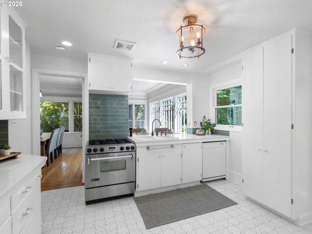 2414 Ne 19TH Ave, Portland, OR 97212