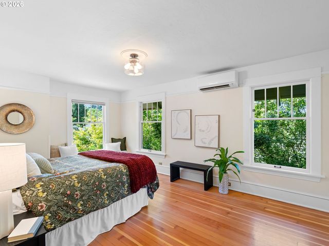 2414 Ne 19TH Ave, Portland, OR 97212