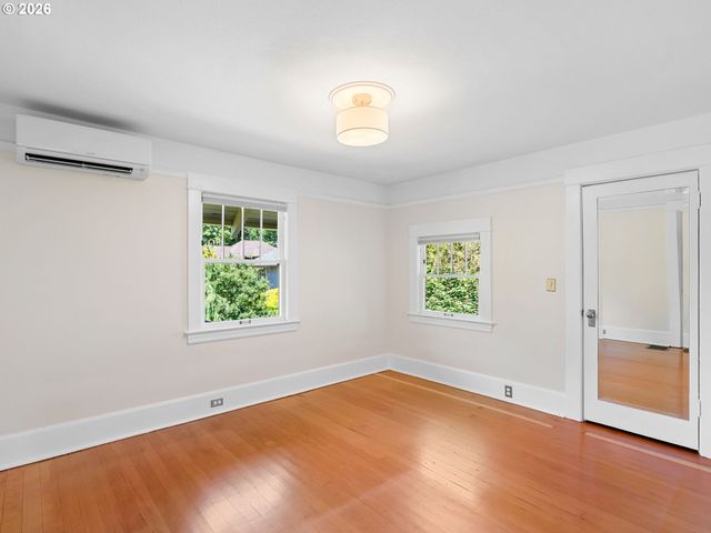 2414 Ne 19TH Ave, Portland, OR 97212