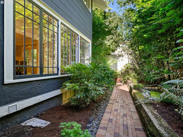 2414 Ne 19TH Ave, Portland, OR 97212