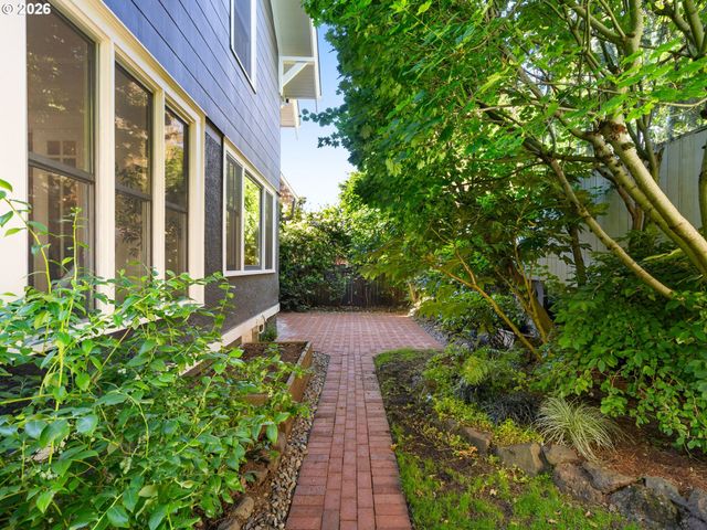 2414 Ne 19TH Ave, Portland, OR 97212