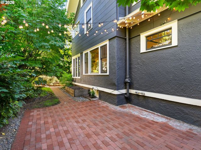 2414 Ne 19TH Ave, Portland, OR 97212