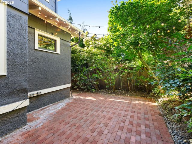 2414 Ne 19TH Ave, Portland, OR 97212
