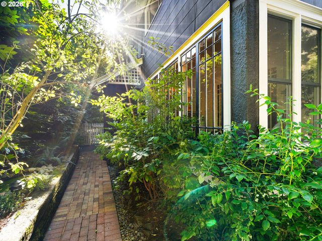 2414 Ne 19TH Ave, Portland, OR 97212