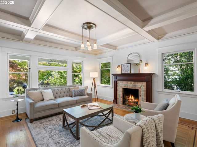 2414 Ne 19TH Ave, Portland, OR 97212