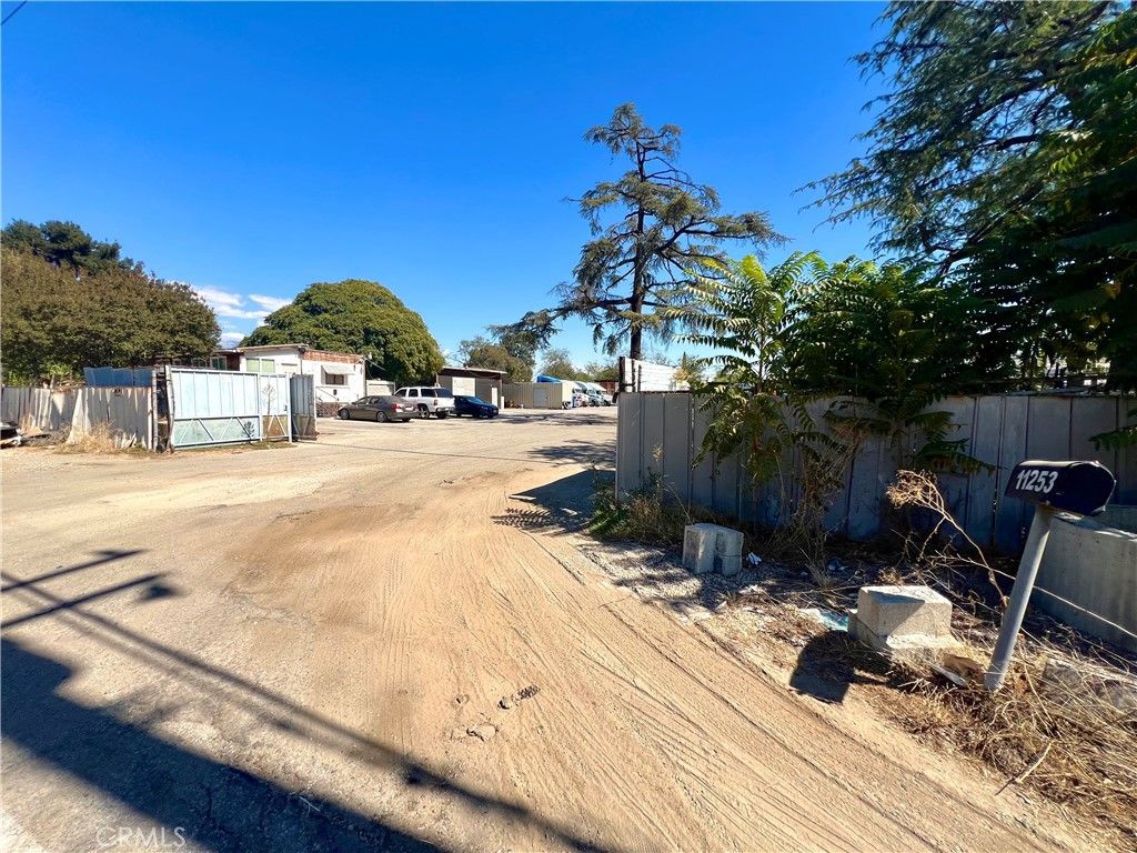 11253 Roswell, Pomona, CA 91766 — exterior