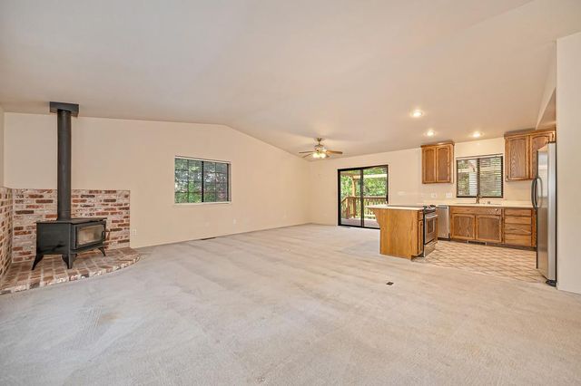 6374 Green Leaf Ln, Foresthill, CA 95631