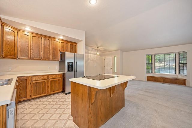 6374 Green Leaf Ln, Foresthill, CA 95631
