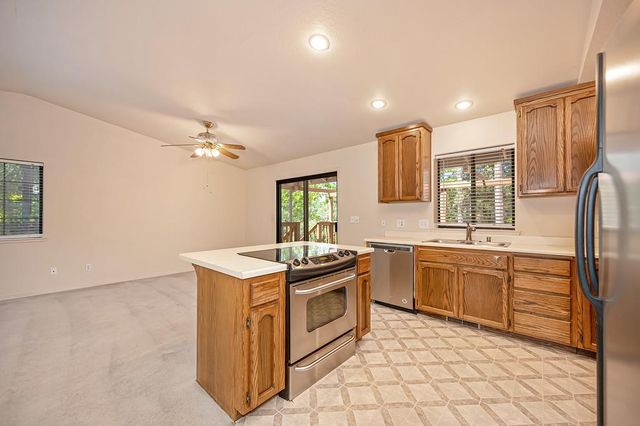 6374 Green Leaf Ln, Foresthill, CA 95631