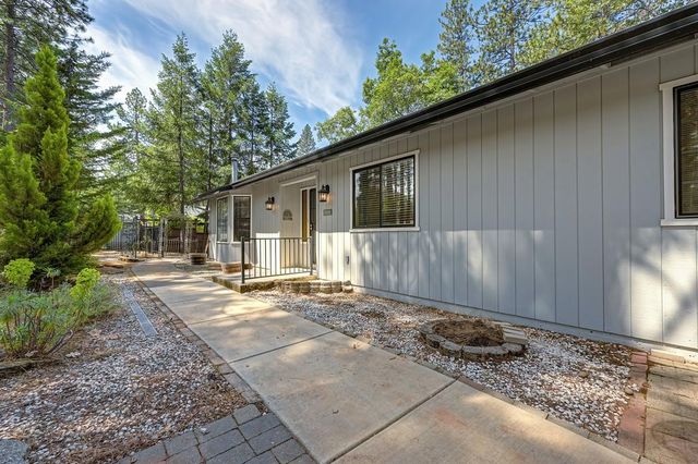 6374 Green Leaf Ln, Foresthill, CA 95631