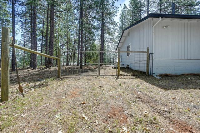 6374 Green Leaf Ln, Foresthill, CA 95631