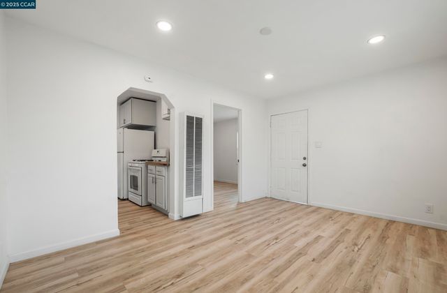 9028 A St, Oakland, CA 94603