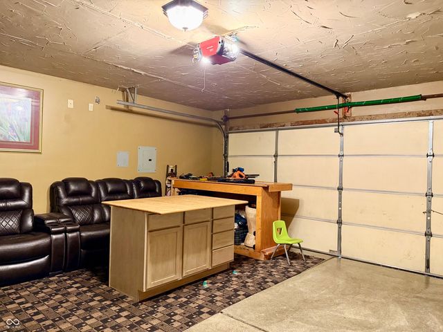 79 Meadow Creek East Boulevard, Whiteland, IN 46184