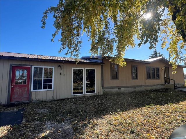 1407 S Lincoln Avenue, La Harpe, KS 66751