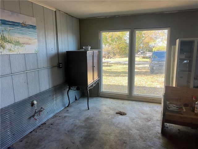 1407 S Lincoln Avenue, La Harpe, KS 66751