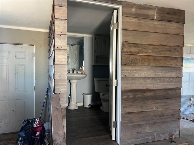 1407 S Lincoln Avenue, La Harpe, KS 66751