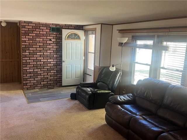 1407 S Lincoln Avenue, La Harpe, KS 66751