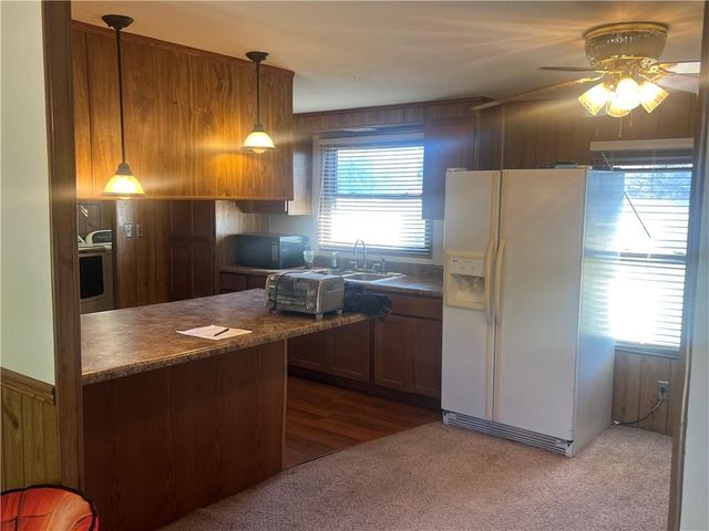 1407 S Lincoln Avenue, La Harpe, KS 66751