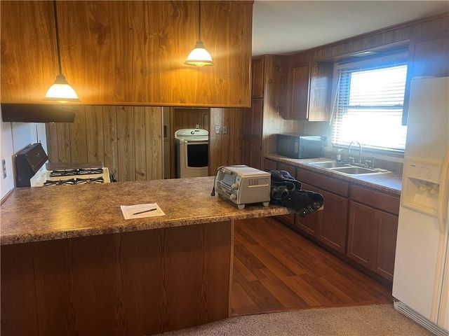 1407 S Lincoln Avenue, La Harpe, KS 66751