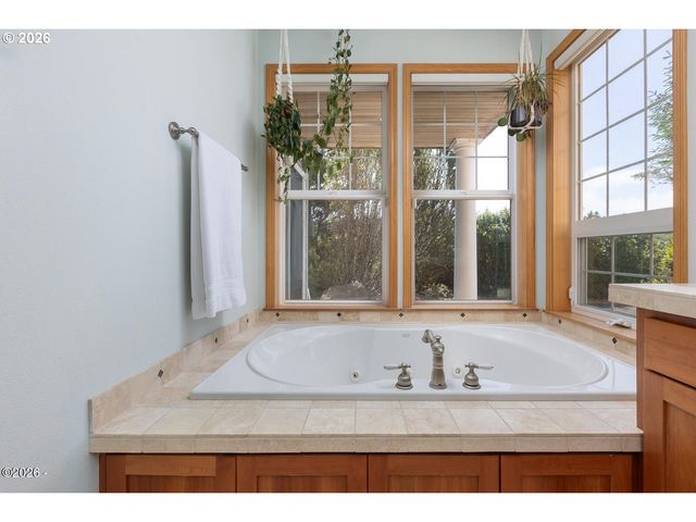 5340 HAYSTACK Dr, Neskowin, OR 97149