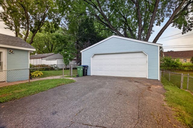 1232 Skillman Avenue W, Roseville, MN 55113