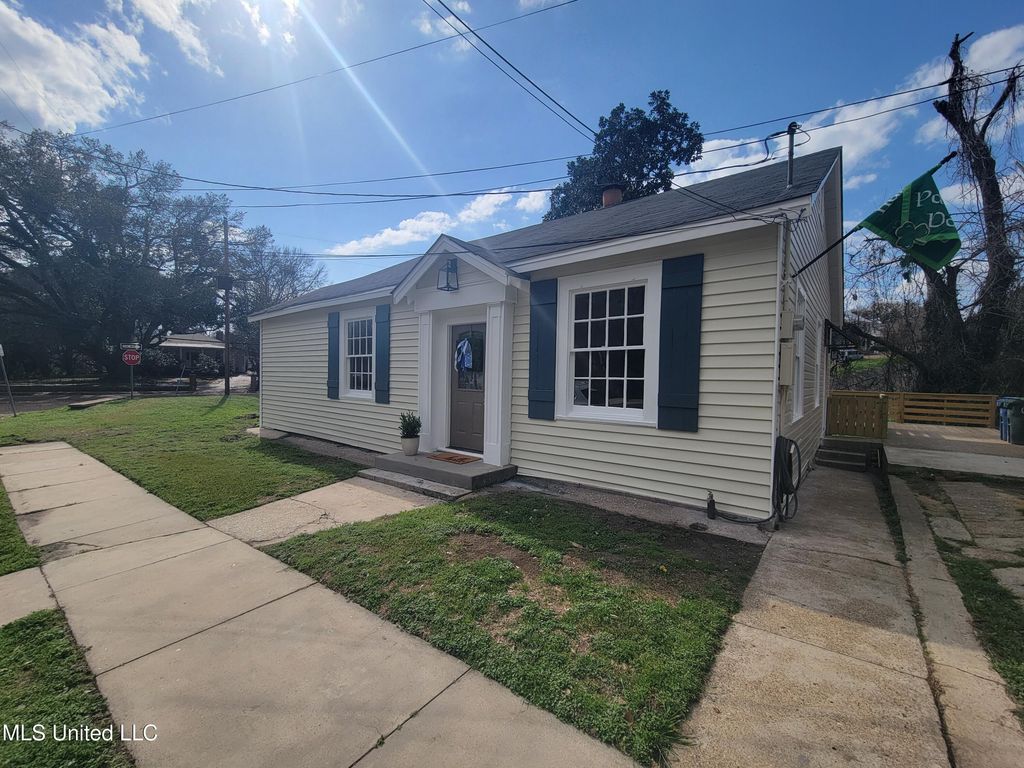 34 Orange Avenue, Natchez, MS 39120