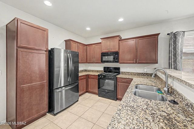 11377 W Folsom Point Drive, Marana, AZ 85658